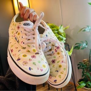 Flowery Cream Vans Women’s 6.5 Sneakers